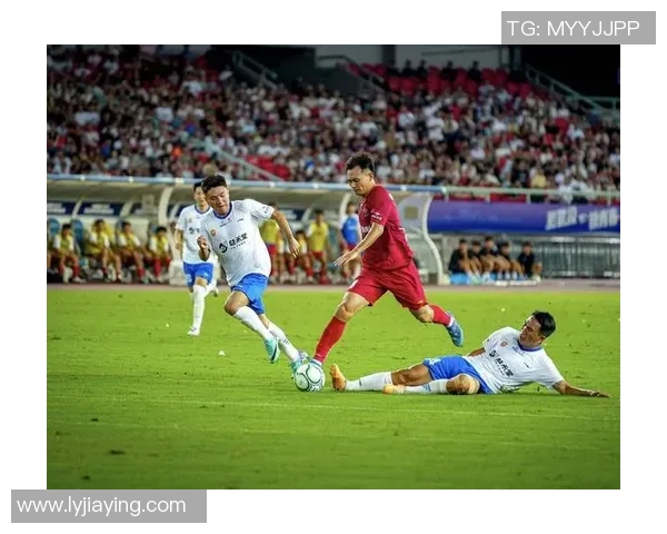 足球巨星与球迷心声对话:探索赛场内外的真实故事与情感交流